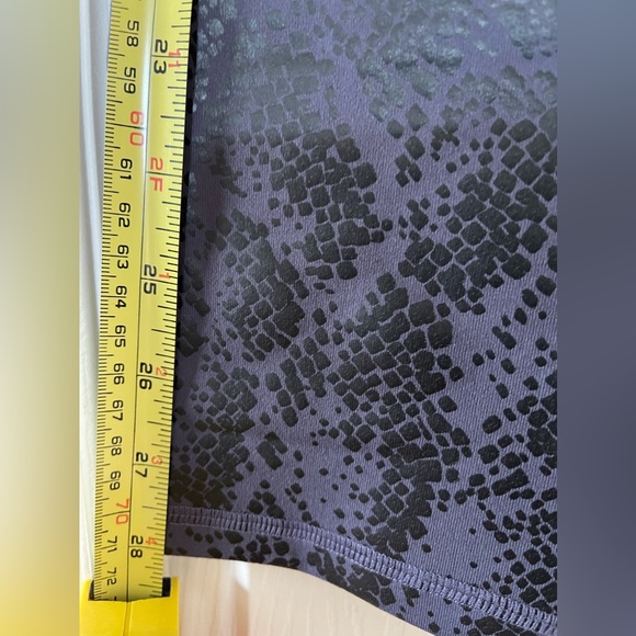Fabletics Salar Printed Powerhold Crop in a Snake Black and Purple NWT - Picture 8 of 8